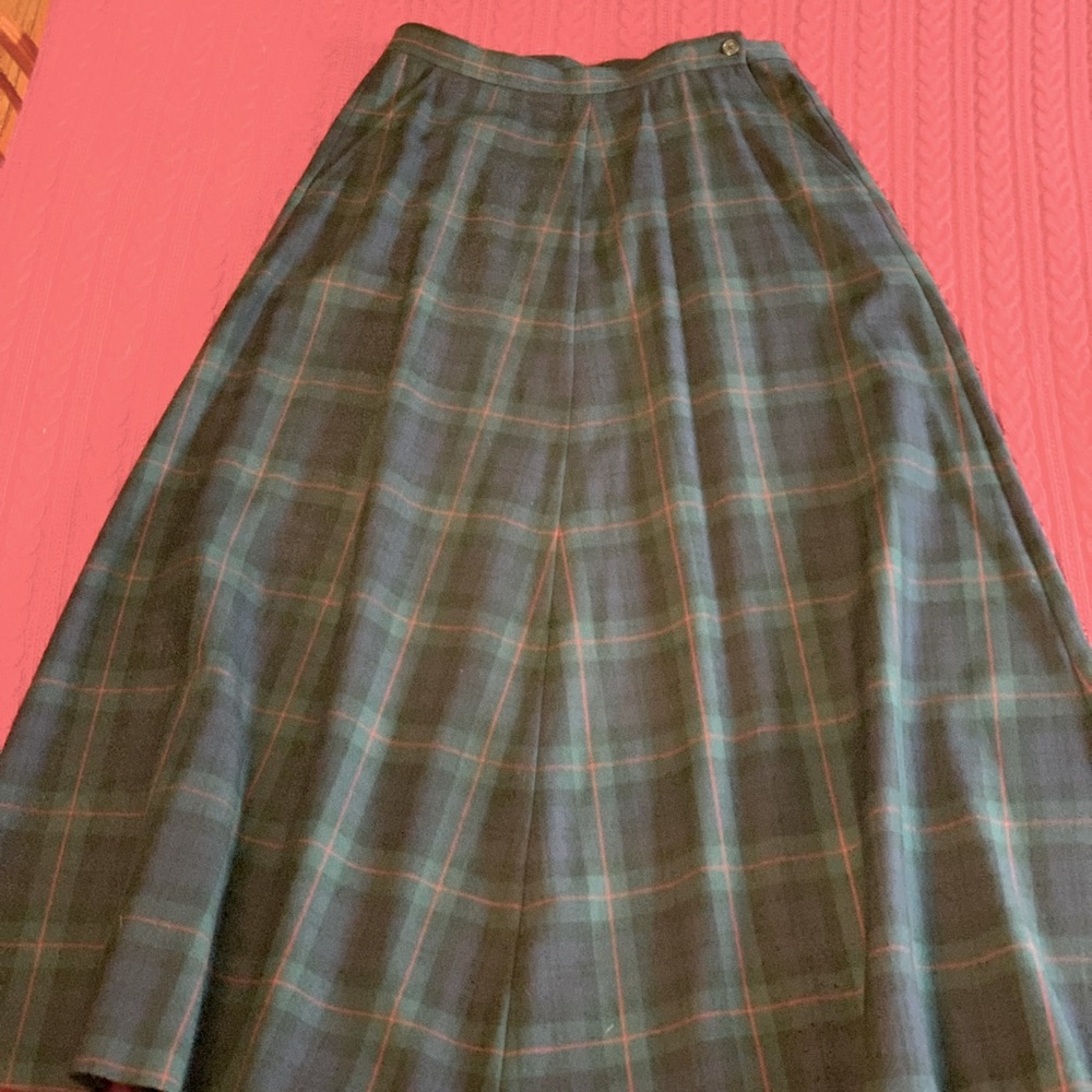 Beautiful Ralph Lauren size 12 women’s long wool skirt.